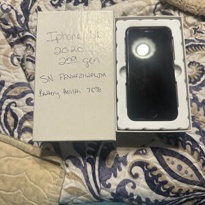 Apple iPhone SE 2020 - Black